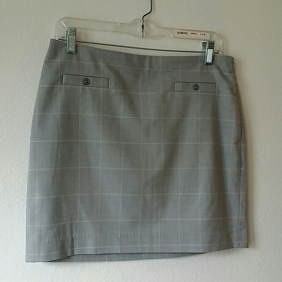 Banana Republic Dresses & Skirts - Banana Republic pleated skirt sz 8 Petite